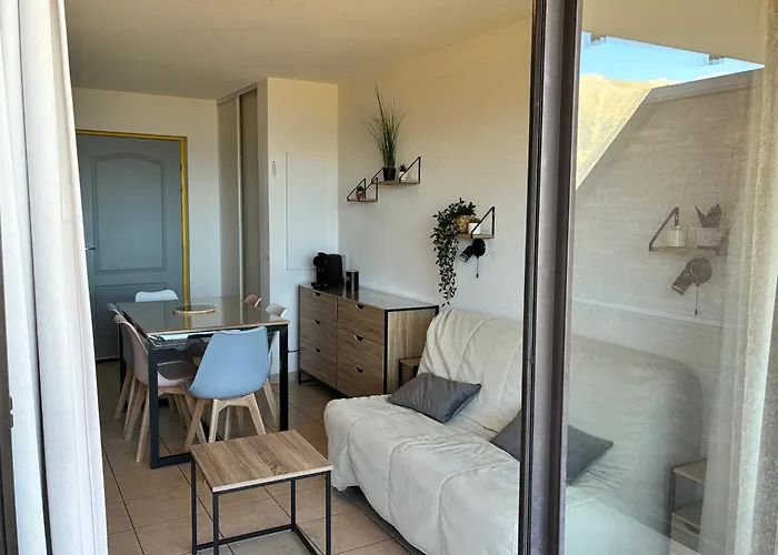 T2 Gardette Apartment